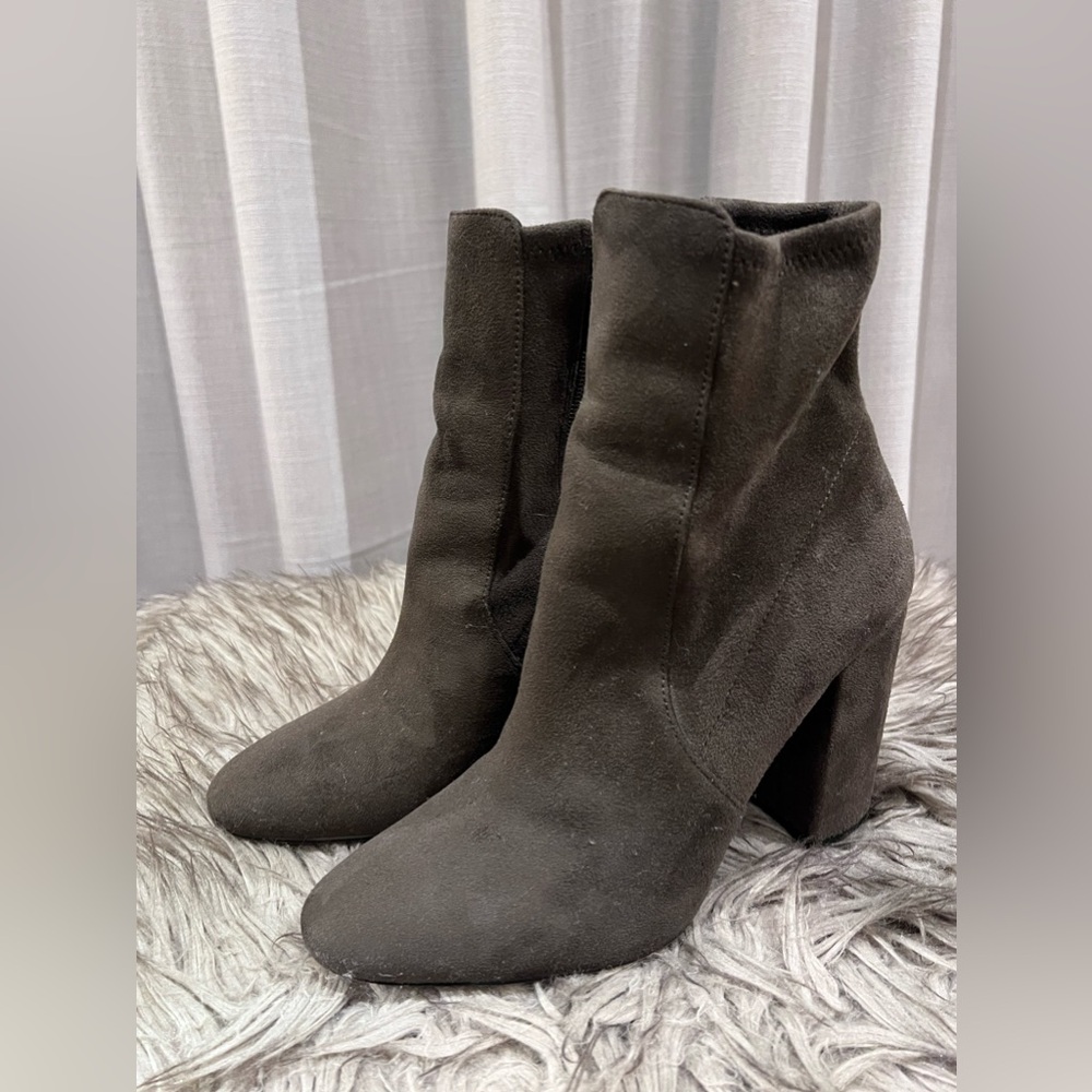 Aldo suede ankle boots in beautiful khaki green colour.